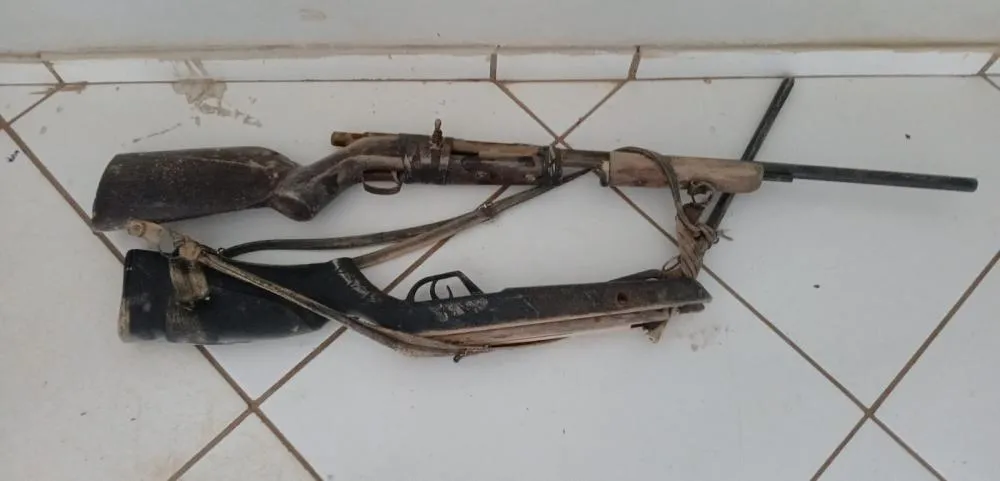 Armamento que estava sob a posse do suspeito de tentativa de homicídio